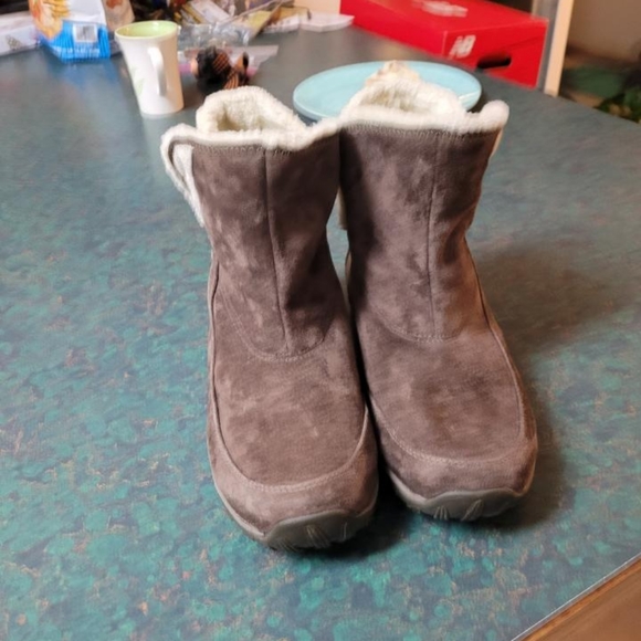 Patagonia Shoes - Patagonia Women's Boots Size 8